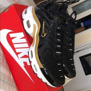 Brand new never been worn Nike airmax plus!